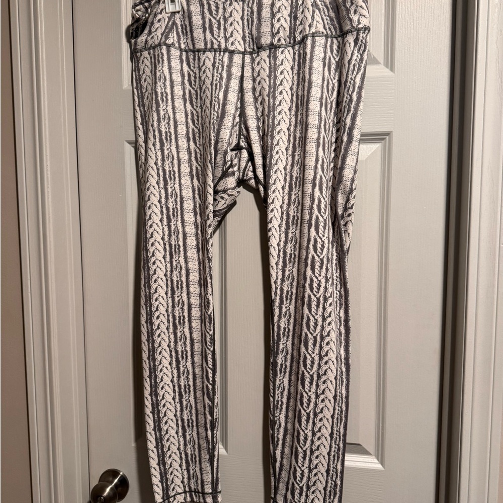 Slim Fit Cable-Stripe Leggings in Black & White